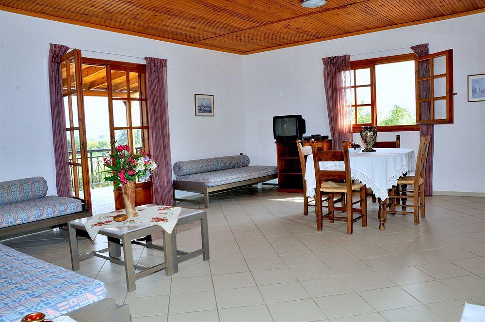 Lefkothea Villas With Large Pool, Bbq & Playground Adelianos Kampos Zewnętrze zdjęcie