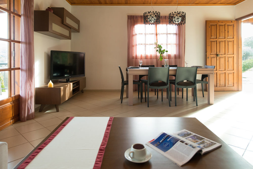 Lefkothea Villas With Large Pool, Bbq & Playground Adelianos Kampos Zewnętrze zdjęcie